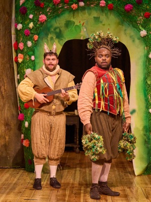 Sam Glen and Jamal Franklin in Midsummer Mechanicals at Shakespeare's Globe (credit Manuel Harlan)